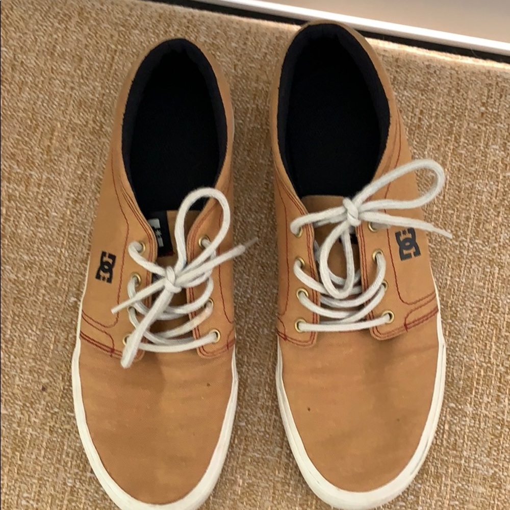 men’s DC canvas shoes